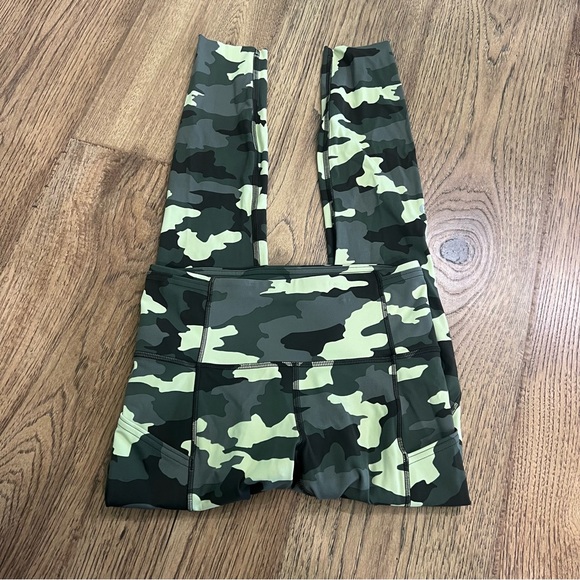 Lululemon Fast and Free Tight 25" Nulux Heritage 365 Camo Crispin Green Multi - Picture 3 of 5